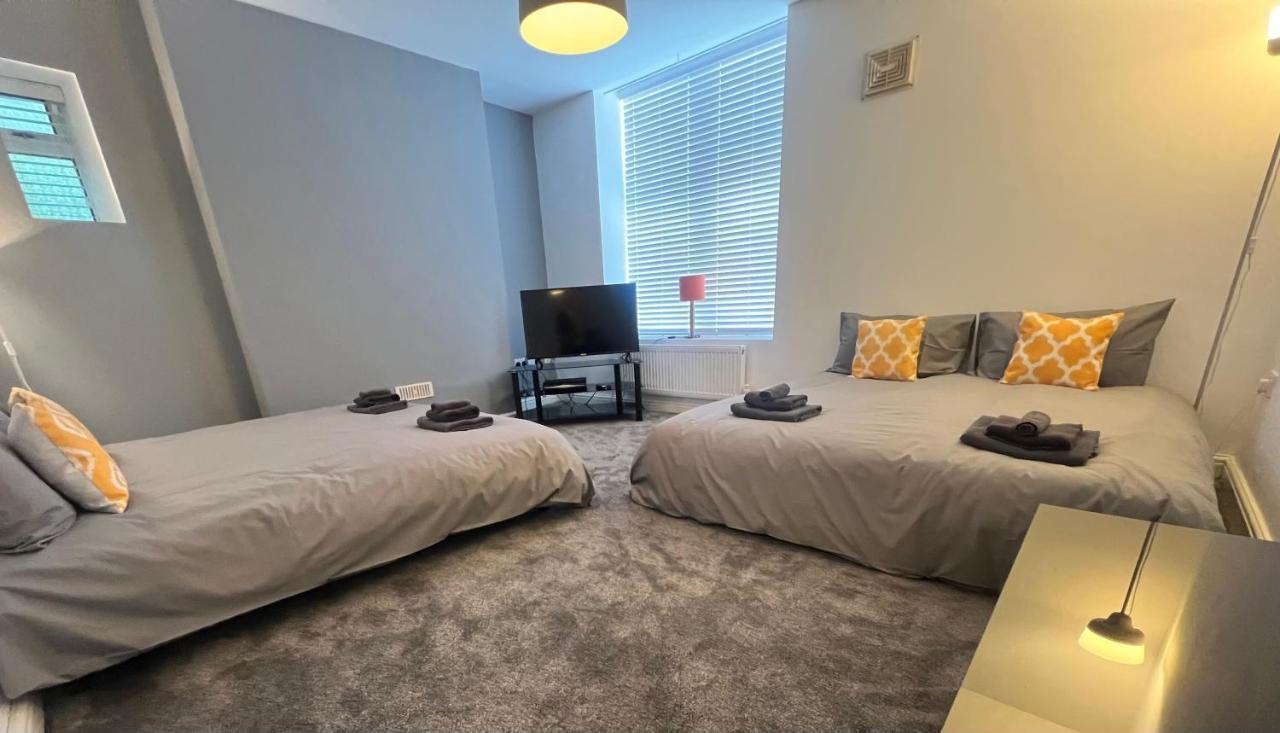 Spacious Ground Floor Suite Comfortably Sleeps Up To Eight Halifax Exterior photo